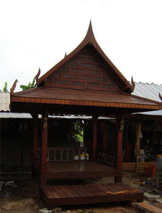 ศาลาทรงไทย นั่งพื้นไม้เก่า 2x2 m